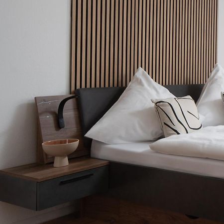 1-4 Gaeste Wohnung W-Lan, Netflix, Amazon, Parken, Arbeitsplatz, 24H Check In ,Vollausgestattet Kueche, Handtuecher Seife U,V,M Fuer Geschaeftsreisende, Paare, Familien , داتلن المظهر الخارجي الصورة