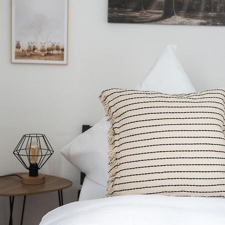 1-4 Gaeste Wohnung W-Lan, Netflix, Amazon, Parken, Arbeitsplatz, 24H Check In ,Vollausgestattet Kueche, Handtuecher Seife U,V,M Fuer Geschaeftsreisende, Paare, Familien , داتلن المظهر الخارجي الصورة