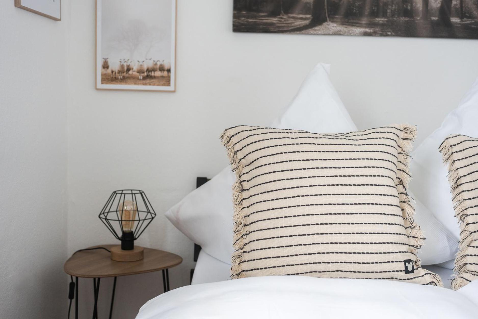 1-4 Gaeste Wohnung W-Lan, Netflix, Amazon, Parken, Arbeitsplatz, 24H Check In ,Vollausgestattet Kueche, Handtuecher Seife U,V,M Fuer Geschaeftsreisende, Paare, Familien , داتلن المظهر الخارجي الصورة