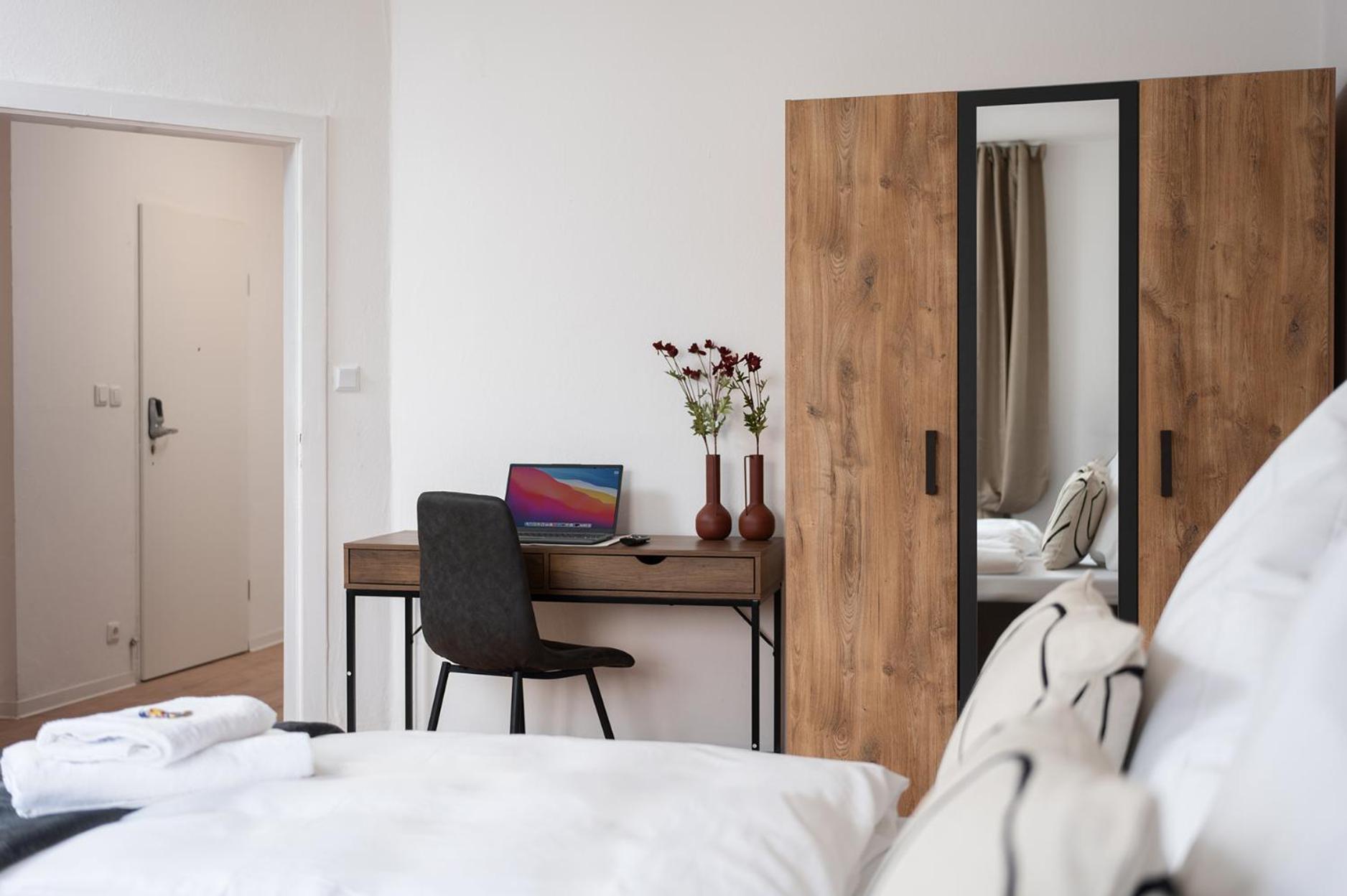 1-4 Gaeste Wohnung W-Lan, Netflix, Amazon, Parken, Arbeitsplatz, 24H Check In ,Vollausgestattet Kueche, Handtuecher Seife U,V,M Fuer Geschaeftsreisende, Paare, Familien , داتلن المظهر الخارجي الصورة