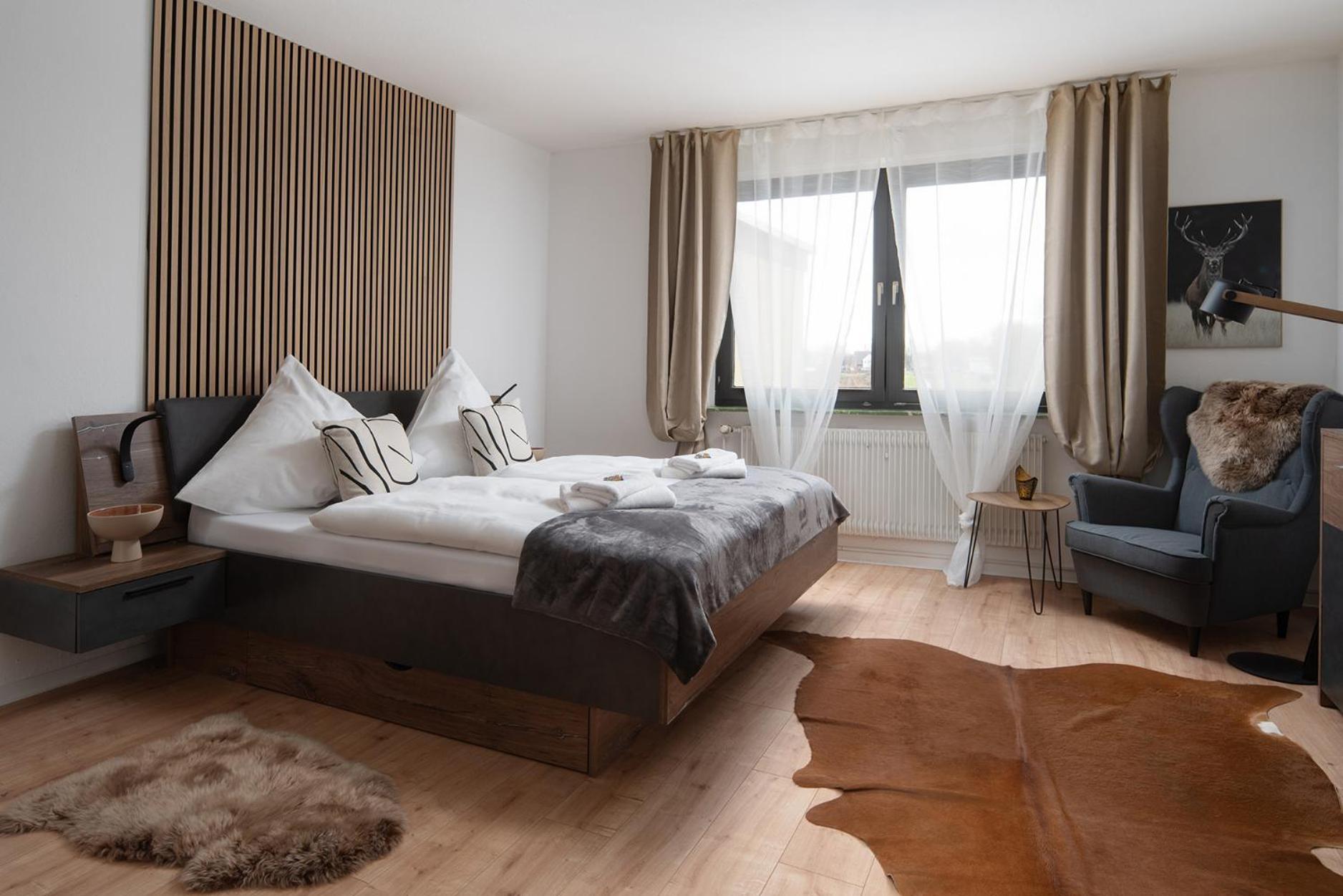 1-4 Gaeste Wohnung W-Lan, Netflix, Amazon, Parken, Arbeitsplatz, 24H Check In ,Vollausgestattet Kueche, Handtuecher Seife U,V,M Fuer Geschaeftsreisende, Paare, Familien , داتلن المظهر الخارجي الصورة